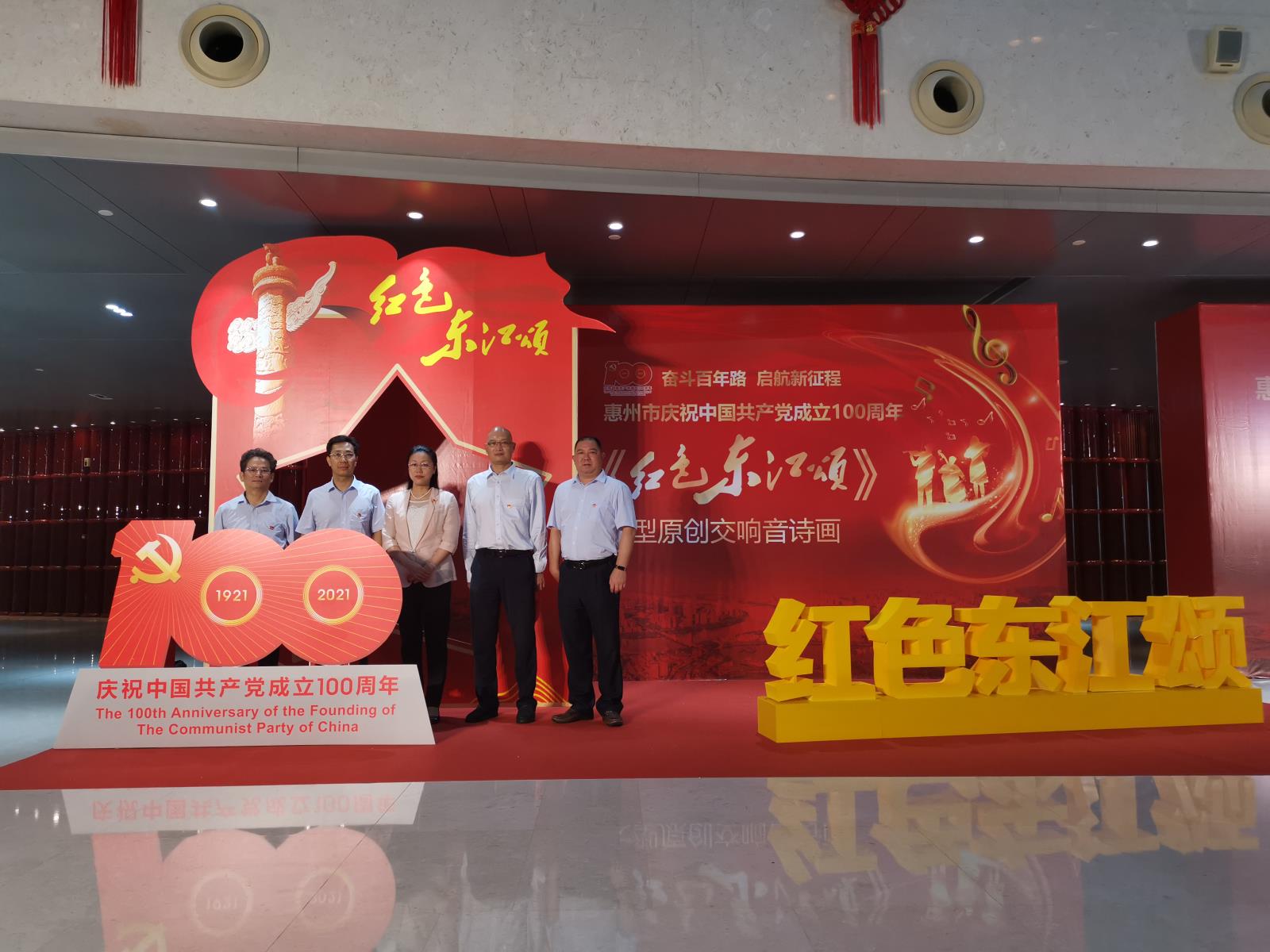 合影.jpg 合影.jpg