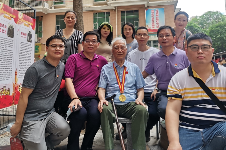 家门口学党史.jpg 家门口学党史.jpg