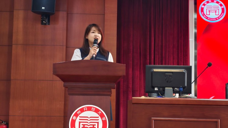 学生代表发言.jpg 学生代表发言.jpg